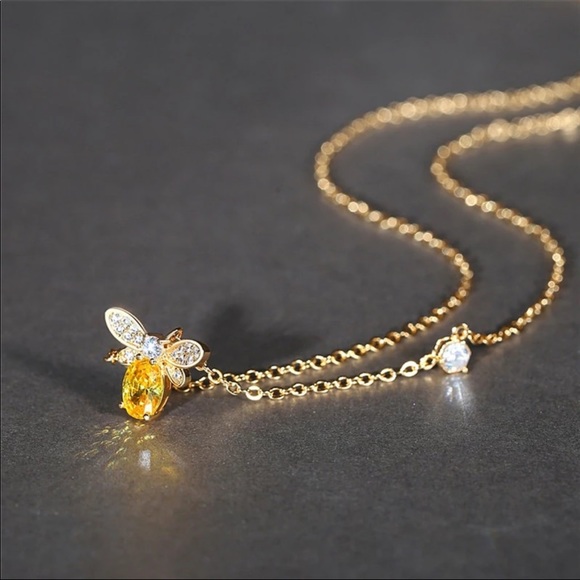 ๐ LAST 1โ๏ธGold Tone Honey Bee ๐ Crystal Necklace - Picture 5 of 8